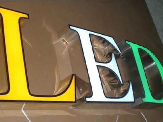 开州区介绍LED招牌的基础知识。